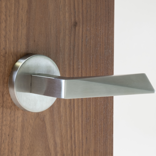 L19 Door Lever 19 with Round Rose