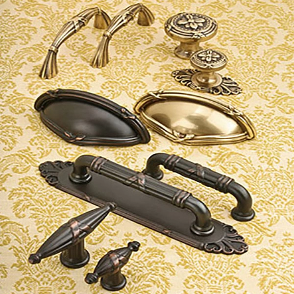 Ribbon & Reed <br> Cabinet Hardware